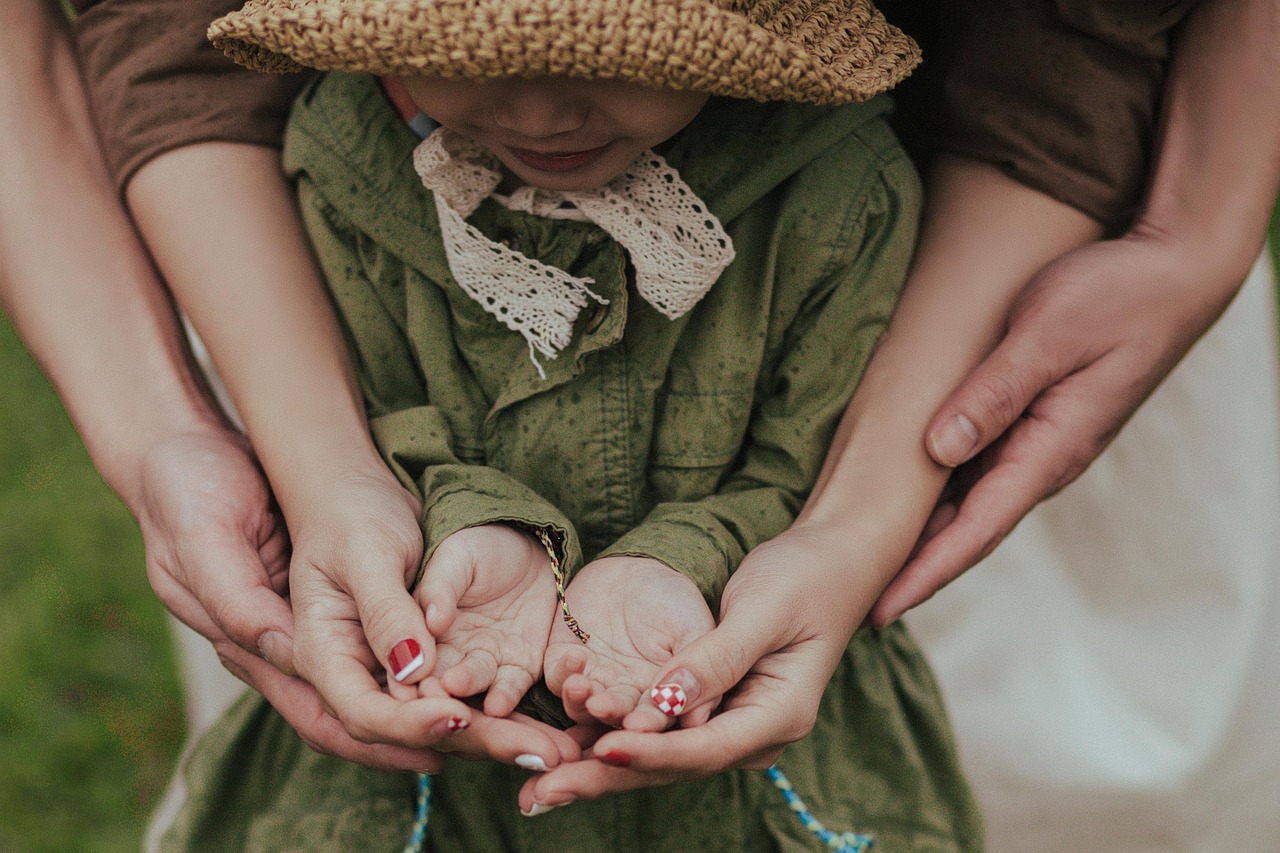 parents-6935338_1280.jpg