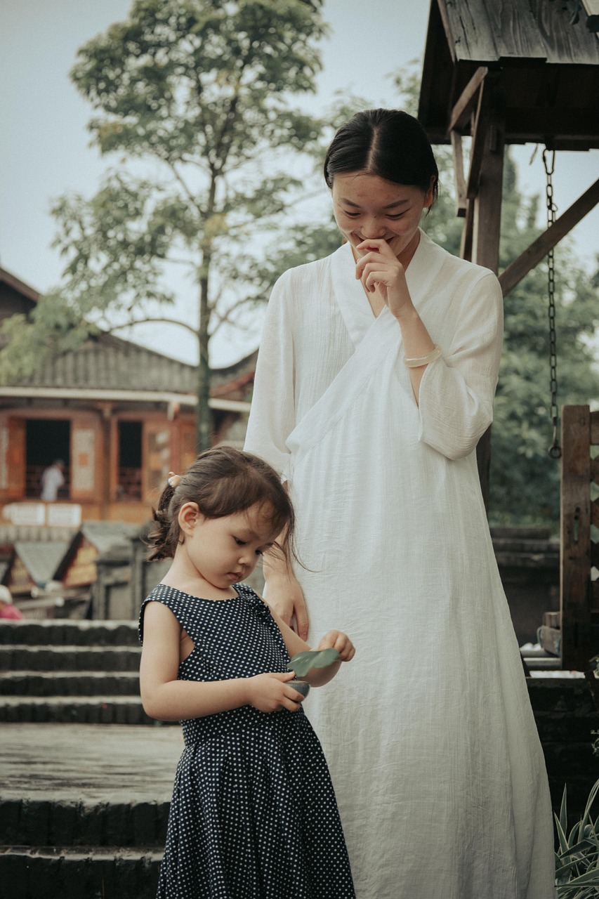 motherhood-6638232_1280.jpg